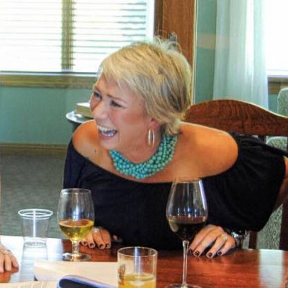 Meet your Posher, Lora - Picture 1 of 1